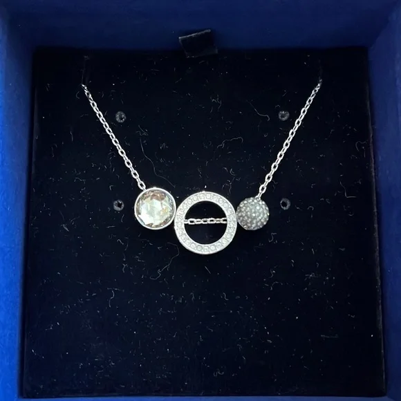 New In Box Swarovski Versatile Hote Crystal Silver Pendant $129 - Picture 7 of 11